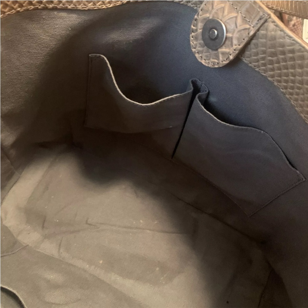 🤍🩶Frye Melissa 3D Floral Snake Embossed Leather Tote $498 - Picture 16 of 16